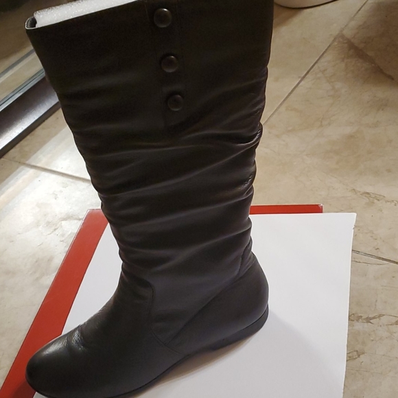 Boots 👢 - Picture 4 of 5